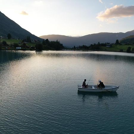 Loken Camping - Trivelig Og Idyllisk Ved Vannet Olden Exterior foto