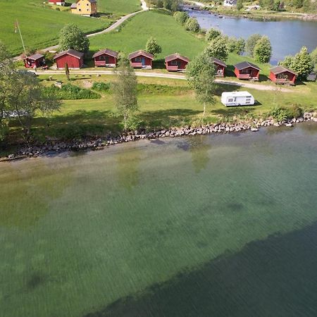 Loken Camping - Trivelig Og Idyllisk Ved Vannet Olden Exterior foto