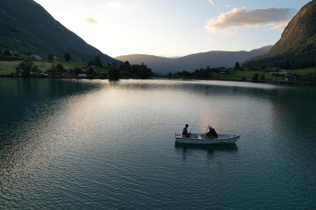 Loken Camping - Trivelig Og Idyllisk Ved Vannet Olden Exterior foto