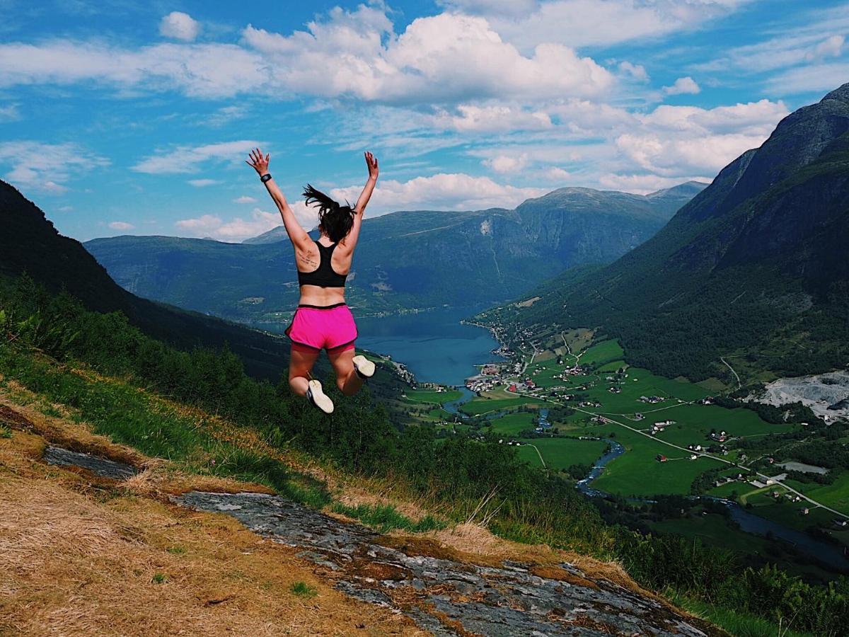 Loken Camping - Trivelig Og Idyllisk Ved Vannet Olden Exterior foto
