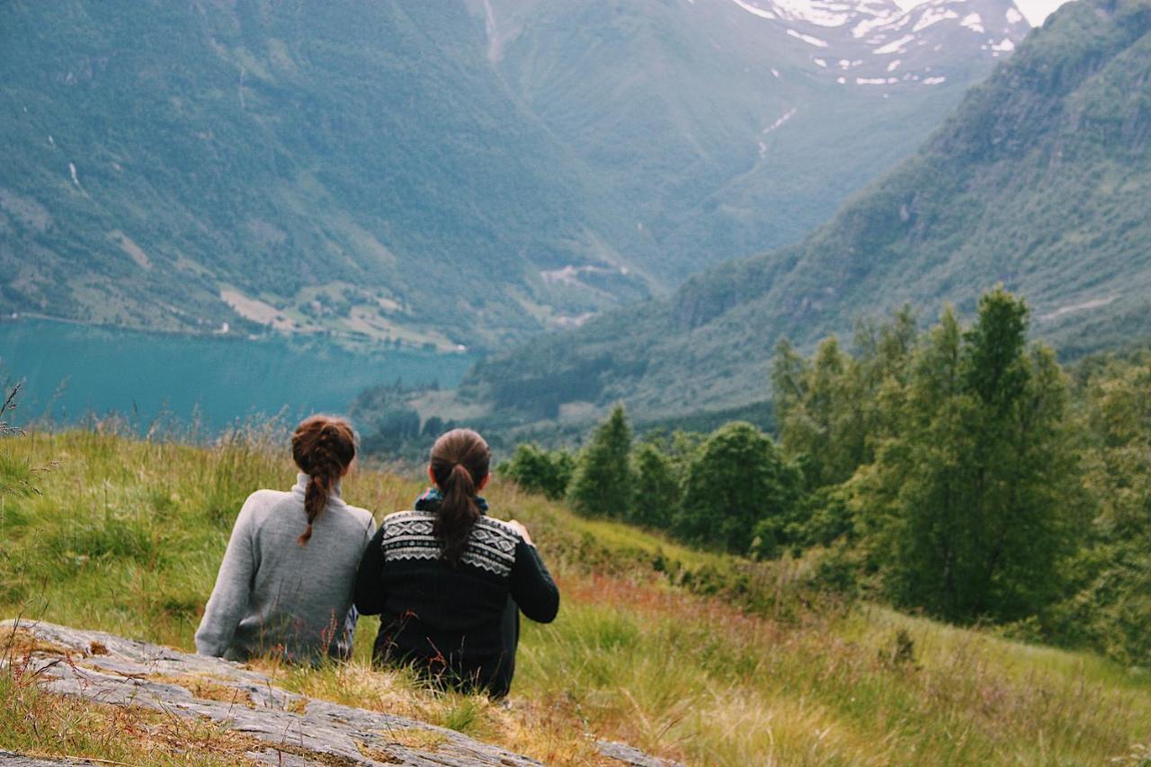 Loken Camping - Trivelig Og Idyllisk Ved Vannet Olden Exterior foto