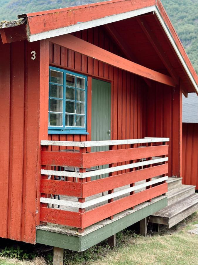 Loken Camping - Trivelig Og Idyllisk Ved Vannet Olden Exterior foto
